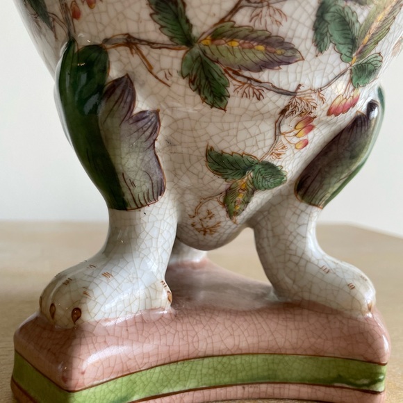 Wong Lee 10” Floral Bird Oriental Pedestal Base Vase/Urn - Picture 8 of 11